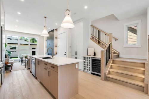 1130A Regent Crescent Ne, Calgary, AB - Indoor Photo Showing Kitchen With Upgraded Kitchen