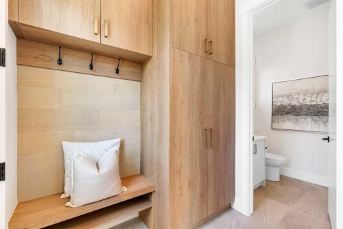 1130A Regent Crescent Ne, Calgary, AB - Indoor Photo Showing Bathroom