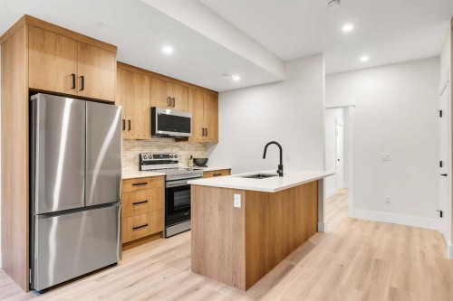 1130A Regent Crescent Ne, Calgary, AB - Indoor Photo Showing Kitchen