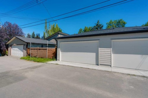 1130A Regent Crescent Ne, Calgary, AB - Outdoor