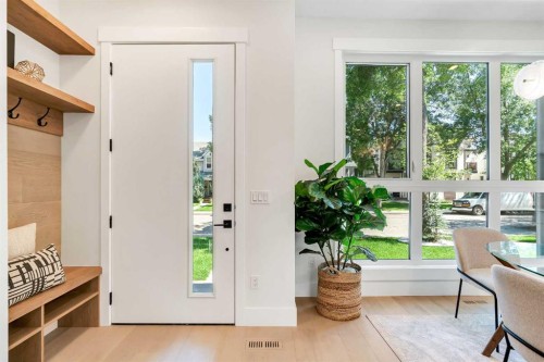 1130A Regent Crescent Ne, Calgary, AB - Indoor