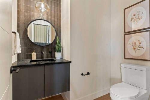 8 Westmount Point, Okotoks, AB - Indoor Photo Showing Bathroom