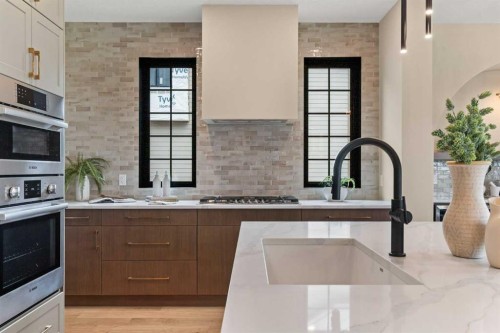 8 Westmount Point, Okotoks, AB - Indoor Photo Showing Kitchen