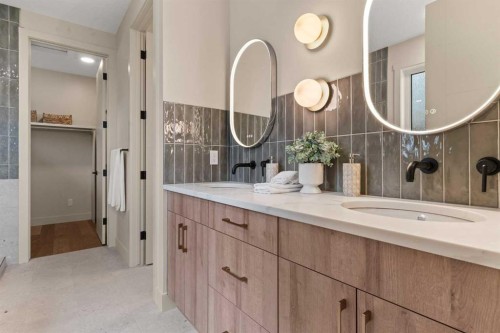 8 Westmount Point, Okotoks, AB - Indoor Photo Showing Bathroom