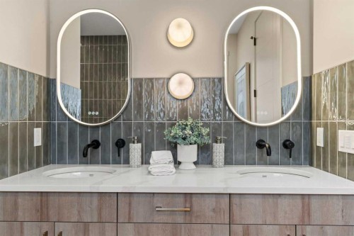 8 Westmount Point, Okotoks, AB - Indoor Photo Showing Bathroom