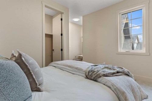 8 Westmount Point, Okotoks, AB - Indoor Photo Showing Bedroom