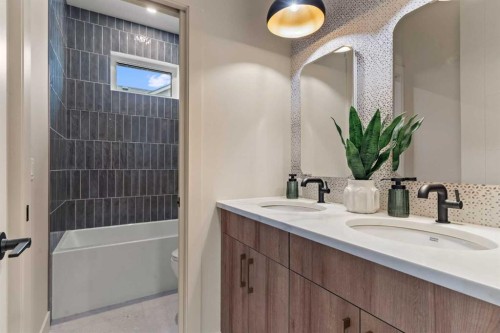 8 Westmount Point, Okotoks, AB - Indoor Photo Showing Bathroom