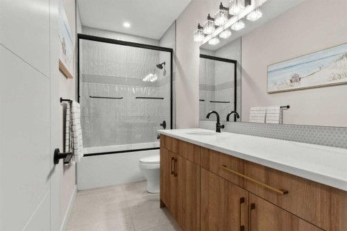 8 Westmount Point, Okotoks, AB - Indoor Photo Showing Bathroom