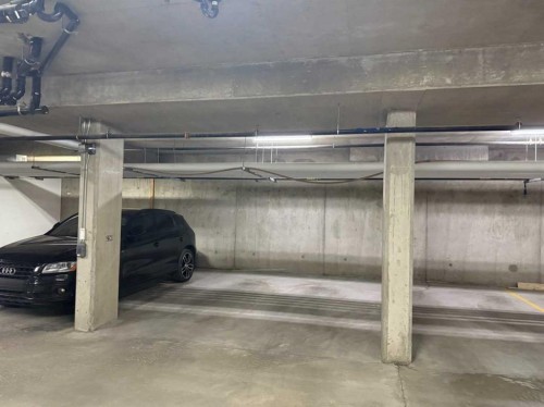 7204-14 Hemlock Crescent Sw, Calgary, AB - Indoor Photo Showing Garage