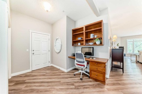 7204-14 Hemlock Crescent Sw, Calgary, AB - Indoor Photo Showing Office