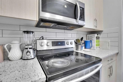 14 Belvedere Common Se, Calgary, AB - Indoor Photo Showing Kitchen
