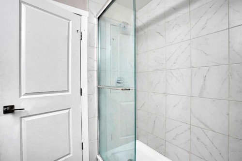 14 Belvedere Common Se, Calgary, AB - Indoor Photo Showing Bathroom