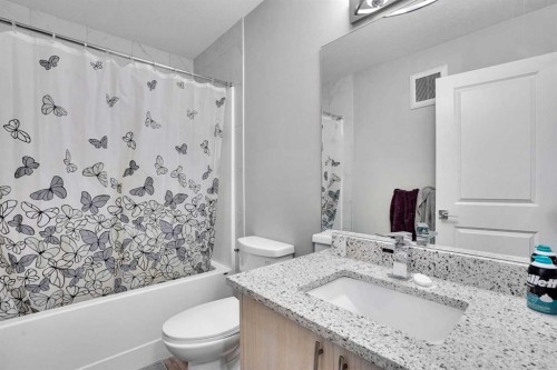 14 Belvedere Common Se, Calgary, AB - Indoor Photo Showing Bathroom