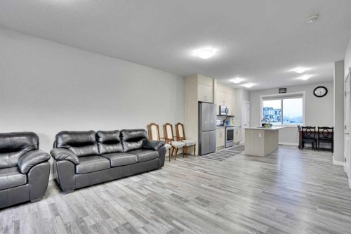 14 Belvedere Common Se, Calgary, AB - Indoor Photo Showing Living Room