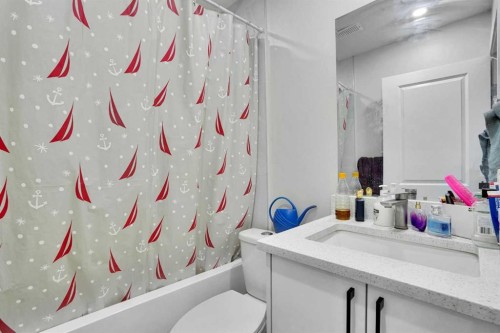 14 Belvedere Common Se, Calgary, AB - Indoor Photo Showing Bathroom