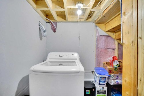 14 Belvedere Common Se, Calgary, AB - Indoor Photo Showing Laundry Room
