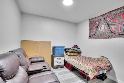 14 Belvedere Common Se, Calgary, AB - Indoor Photo Showing Bedroom