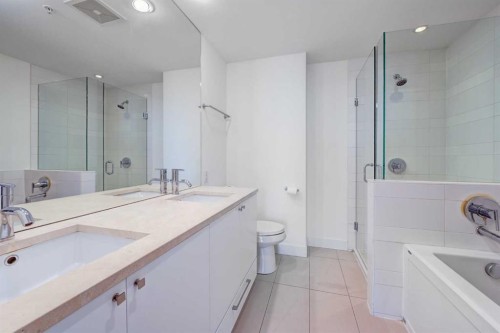 2404-1118 12 Avenue Sw, Calgary, AB - Indoor Photo Showing Bathroom