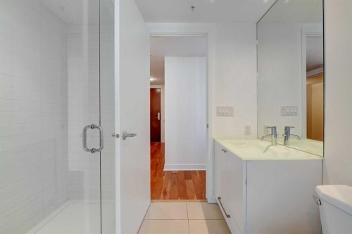 2404-1118 12 Avenue Sw, Calgary, AB - Indoor Photo Showing Bathroom