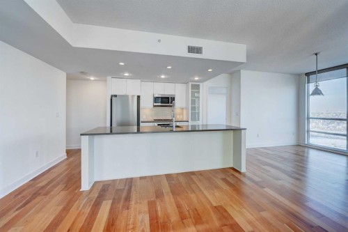 2404-1118 12 Avenue Sw, Calgary, AB - Indoor Photo Showing Kitchen