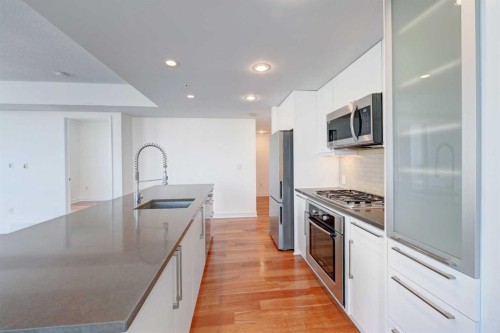 2404-1118 12 Avenue Sw, Calgary, AB - Indoor Photo Showing Kitchen With Stainless Steel Kitchen With Upgraded Kitchen