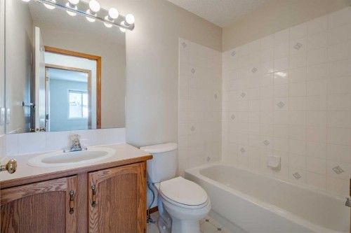 203 Anderson Grove Sw, Calgary, AB - Indoor Photo Showing Bathroom