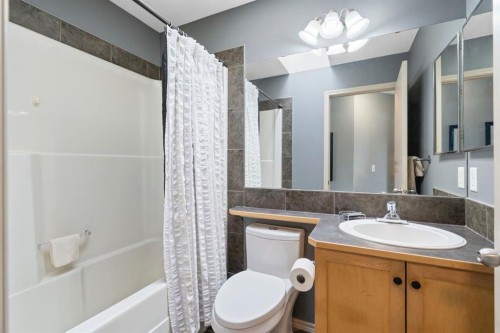 176 Prestwick Heights Se, Calgary, AB - Indoor Photo Showing Bathroom