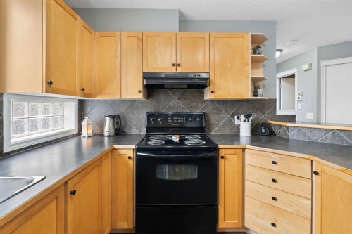 176 Prestwick Heights Se, Calgary, AB - Indoor Photo Showing Kitchen