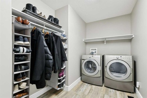 810 Wentworth Place Sw, Calgary, AB - Indoor Photo Showing Laundry Room