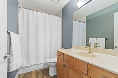 810 Wentworth Place Sw, Calgary, AB - Indoor Photo Showing Bathroom