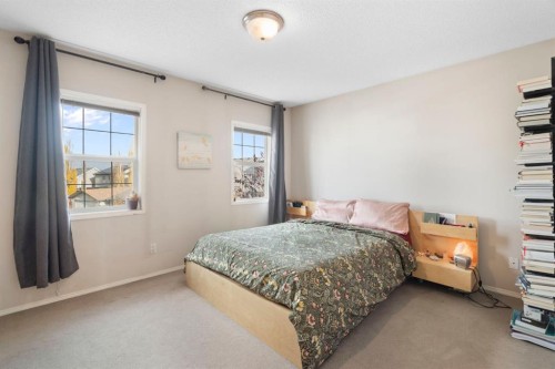 284 Copperfield Heights Se, Calgary, AB - Indoor Photo Showing Bedroom