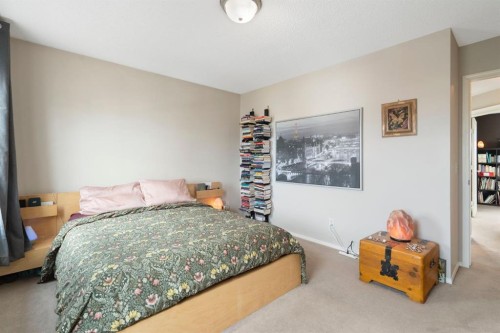 284 Copperfield Heights Se, Calgary, AB - Indoor Photo Showing Bedroom