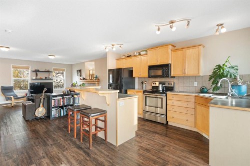 284 Copperfield Heights Se, Calgary, AB - Indoor Photo Showing Kitchen