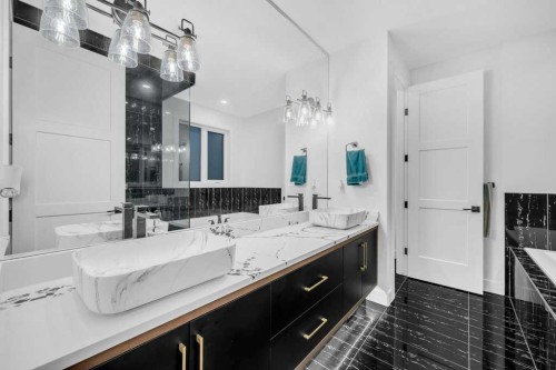 95 Saddlepeace Way Ne, Calgary, AB - Indoor Photo Showing Bathroom