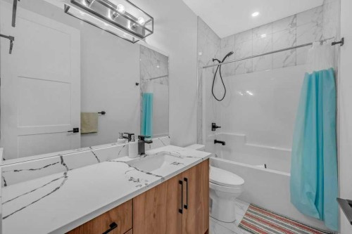 95 Saddlepeace Way Ne, Calgary, AB - Indoor Photo Showing Bathroom