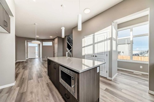 155 Sawgrass Gate Nw, Airdrie, AB - Indoor Photo Showing Kitchen With Upgraded Kitchen
