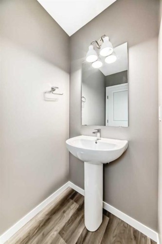 155 Sawgrass Gate Nw, Airdrie, AB - Indoor Photo Showing Bathroom