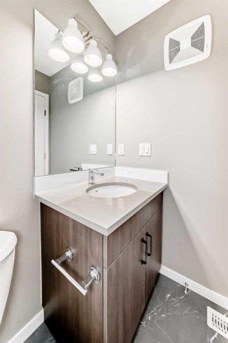 155 Sawgrass Gate Nw, Airdrie, AB - Indoor Photo Showing Bathroom