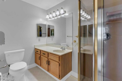 12 Vandoos Villas Nw, Calgary, AB - Indoor Photo Showing Bathroom