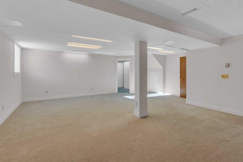 12 Vandoos Villas Nw, Calgary, AB - Indoor Photo Showing Other Room