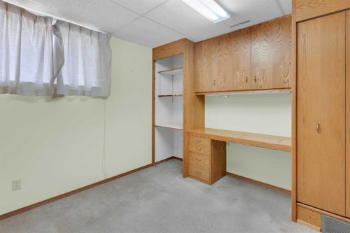 12 Vandoos Villas Nw, Calgary, AB - Indoor Photo Showing Other Room