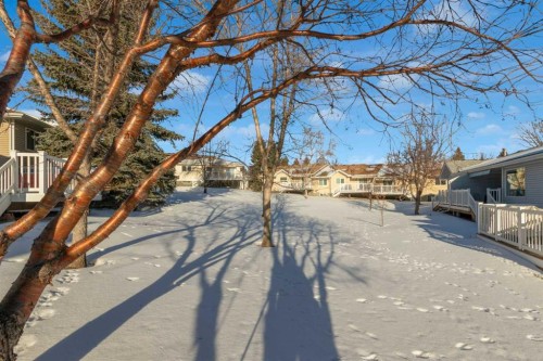 12 Vandoos Villas Nw, Calgary, AB - Outdoor