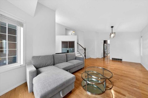 22 Shawinigan Rise Sw, Calgary, AB - Indoor Photo Showing Living Room