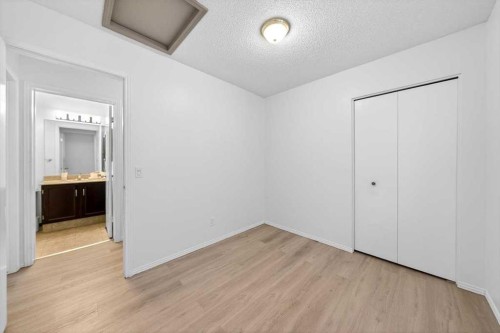 22 Shawinigan Rise Sw, Calgary, AB - Indoor Photo Showing Other Room