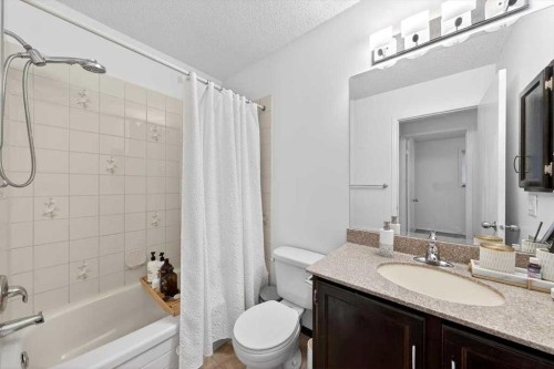 22 Shawinigan Rise Sw, Calgary, AB - Indoor Photo Showing Bathroom