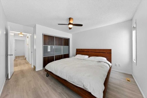 22 Shawinigan Rise Sw, Calgary, AB - Indoor Photo Showing Bedroom