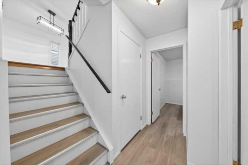 22 Shawinigan Rise Sw, Calgary, AB - Indoor Photo Showing Other Room