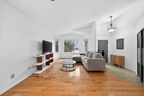 22 Shawinigan Rise Sw, Calgary, AB - Indoor Photo Showing Living Room