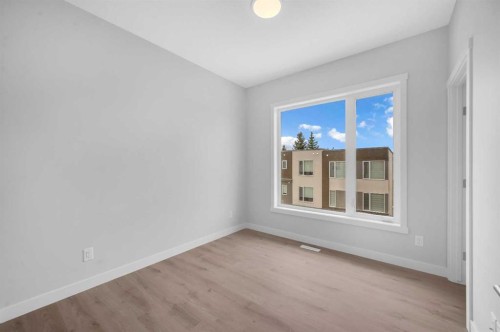 305 Shawnee Square Sw, Calgary, AB - Indoor Photo Showing Other Room