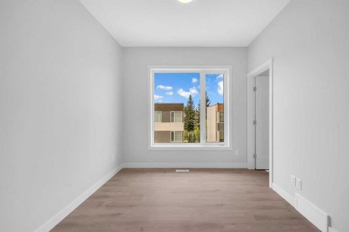 305 Shawnee Square Sw, Calgary, AB - Indoor Photo Showing Other Room